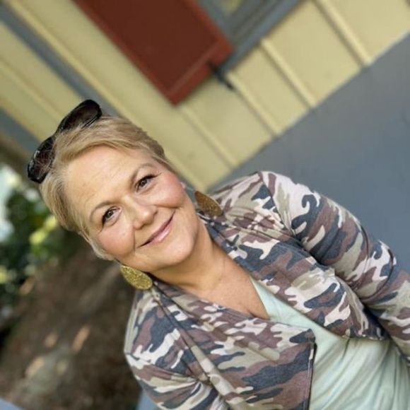 Meet your Posher, Elena - Picture 1 of 1